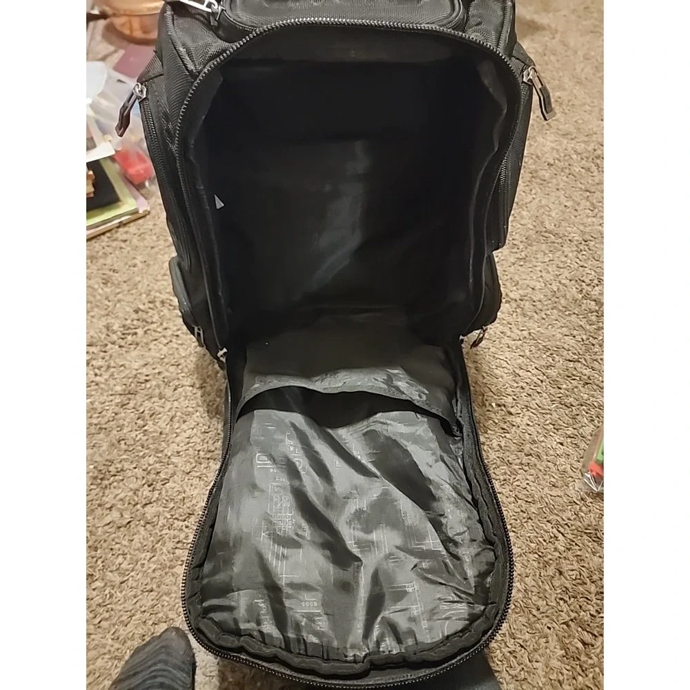 Ogio Renegade‎ Laptop Backpack Gray Large Pockets Sunglasses Case - Picture 3 of 8